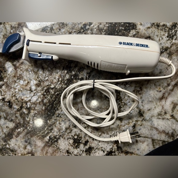 Black & Decker Electric Bread and Multi-Knife Carver EK700 - Picture 2 of 6